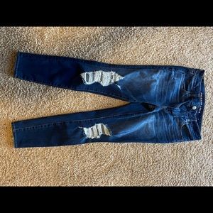 American Eagle high waisted Distressed Jeans - Size 6 short